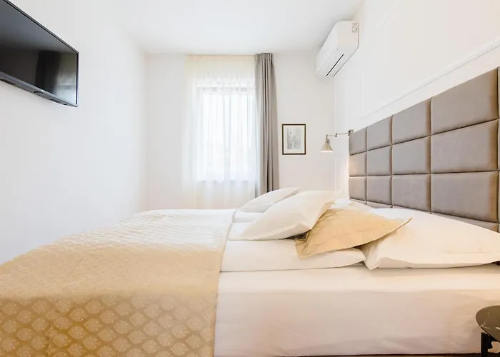 Cosmopolitan **** Apartament *