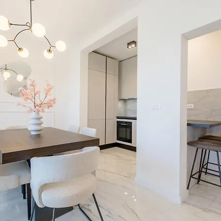 Cosmopolitan **** * Split