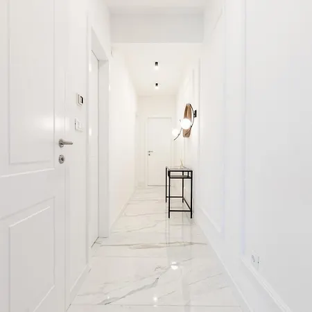 Cosmopolitan **** Apartment Split