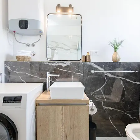 Cosmopolitan **** Apartment Split