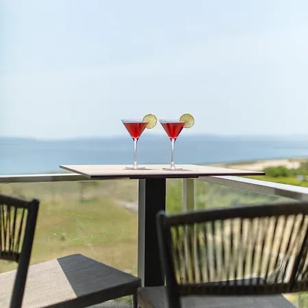 Cosmopolitan ****