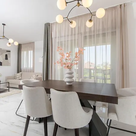 Cosmopolitan **** Appartement