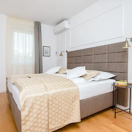 Cosmopolitan **** Appartement